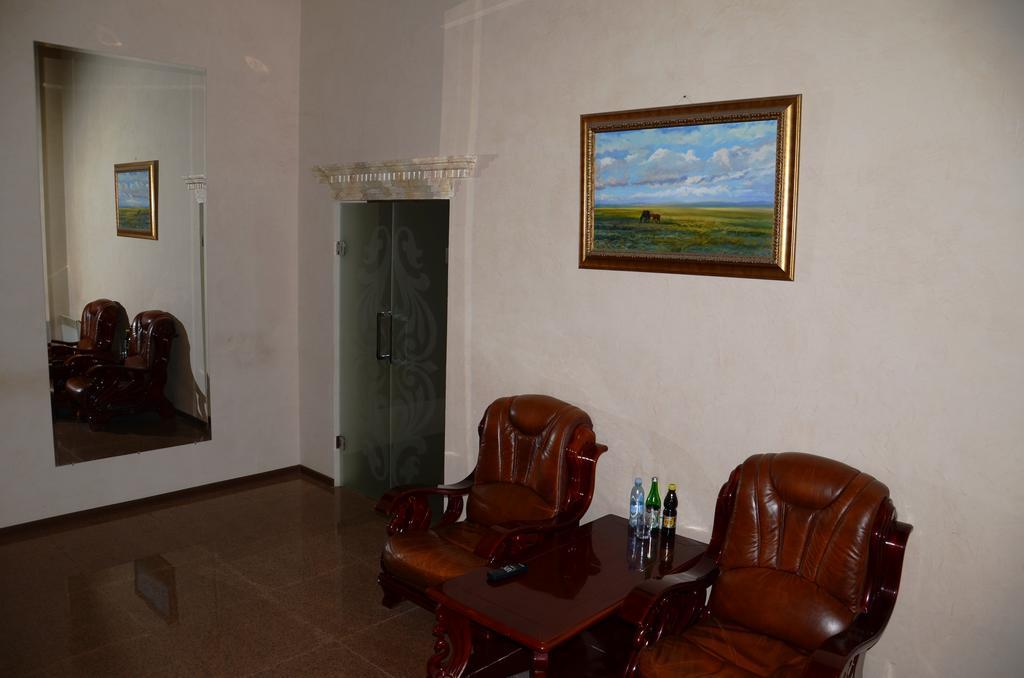 Saryarka Hotel Astana Ngoại thất bức ảnh
