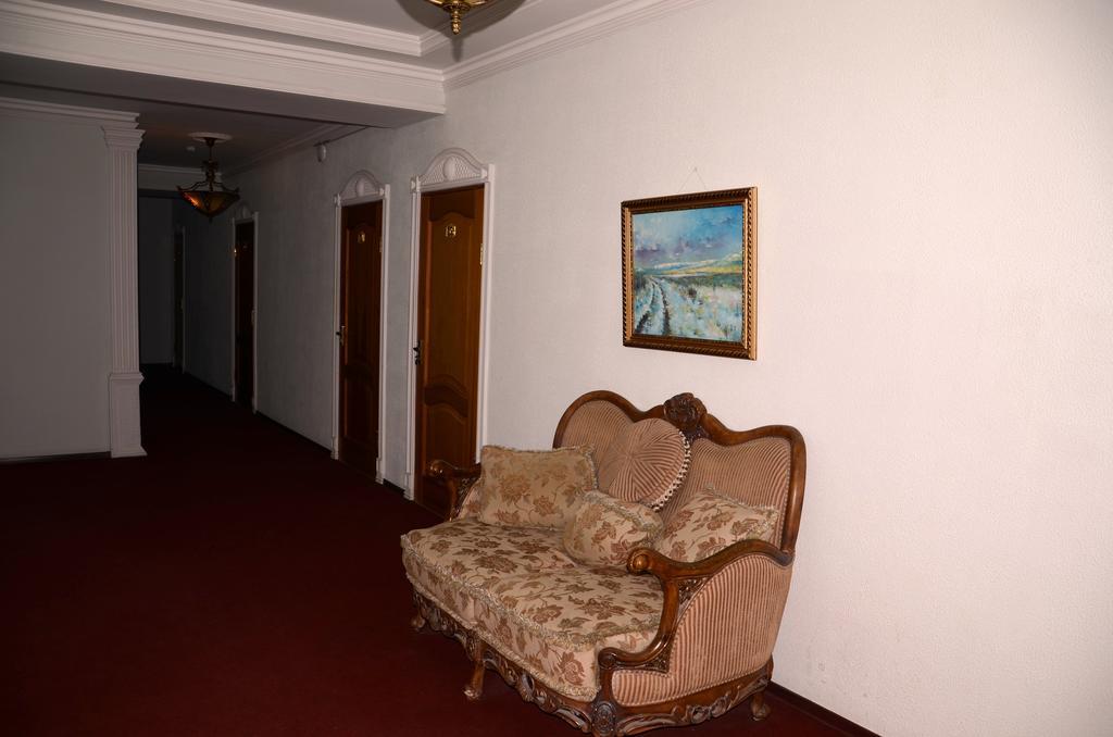 Saryarka Hotel Astana Ngoại thất bức ảnh