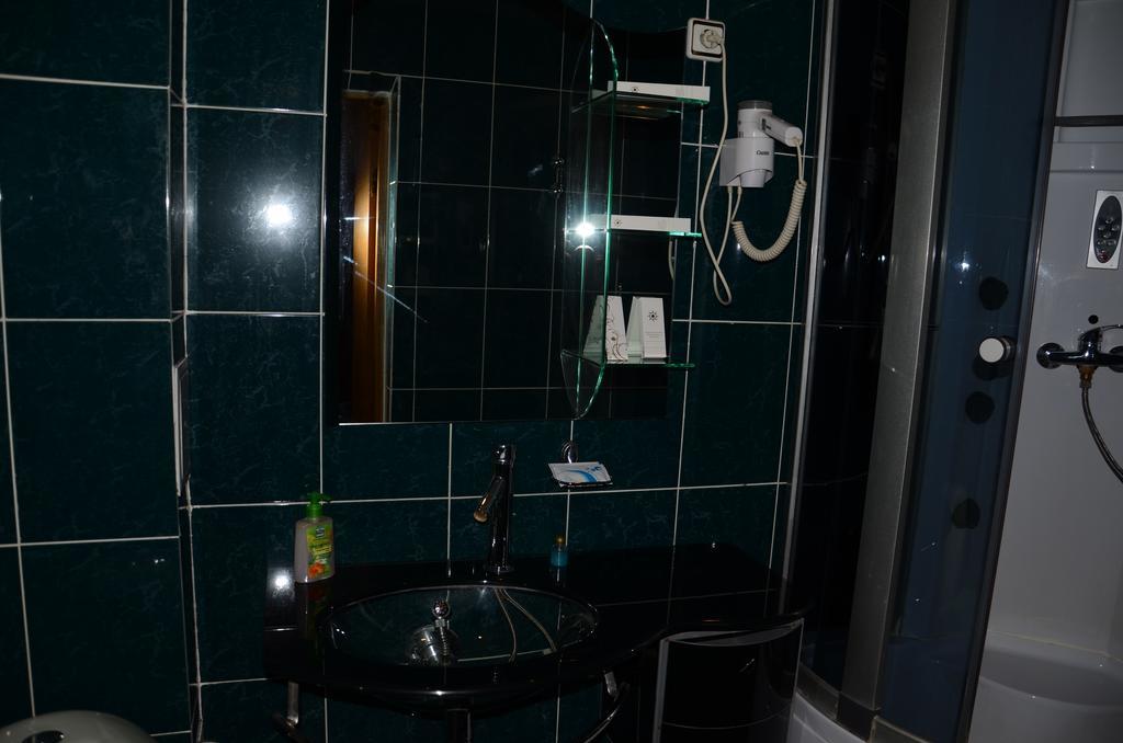 Saryarka Hotel Astana Phòng bức ảnh